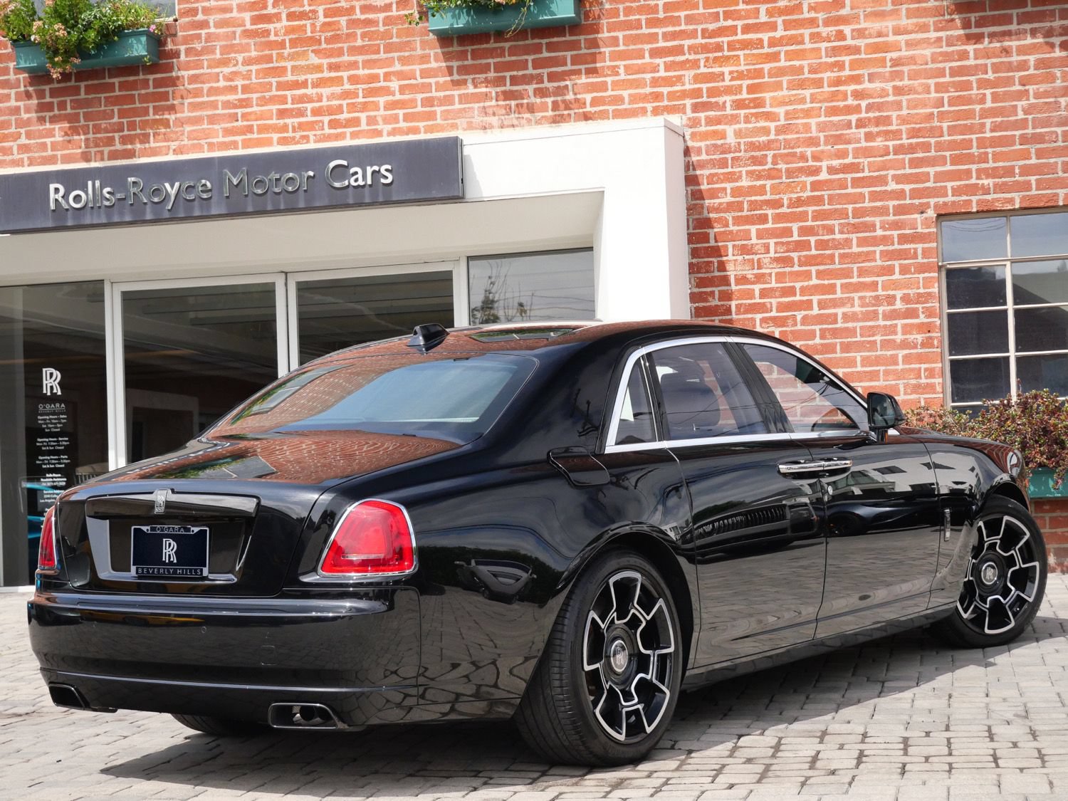 Used 2019 Rolls-Royce Ghost RWD image 2