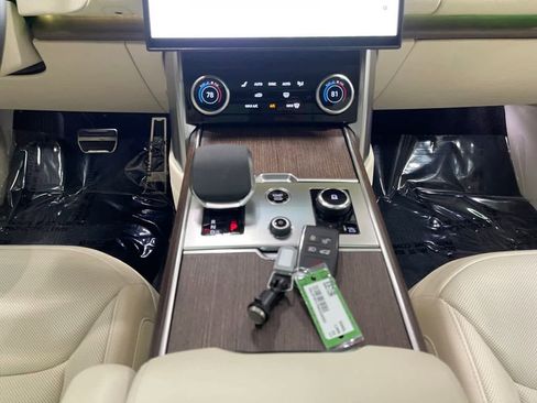 Used 2022 Land Rover Range Rover SE image 17