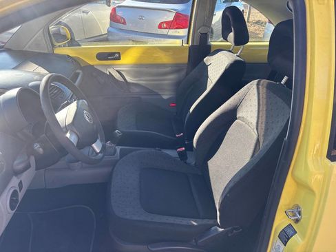 Used 2001 Volkswagen Beetle GL image 16