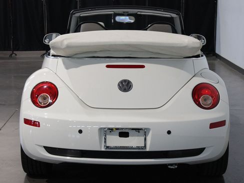 Used 2007 Volkswagen Beetle Triple White Edition FWD image 28