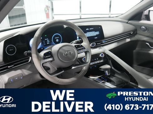 Used 2023 Hyundai Elantra SEL w/ Convenience Package image 9