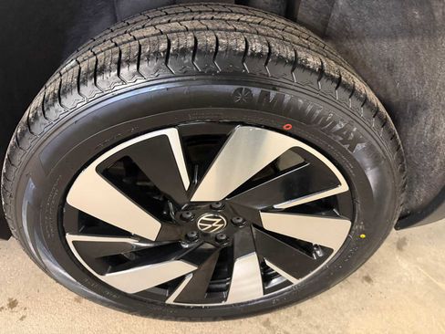 Used 2024 Volkswagen Atlas Cross Sport SE image 9