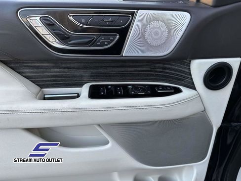 Used 2021 Lincoln Navigator Black Label w/ Cargo Convenience Package image 18