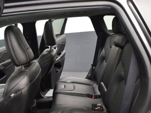 Used 2022 Jeep Cherokee Limited AWD/4WD image 8