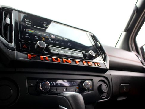 Used 2025 Nissan Frontier Pro-X image 15