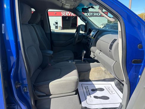 Used 2014 Nissan Frontier SV image 10