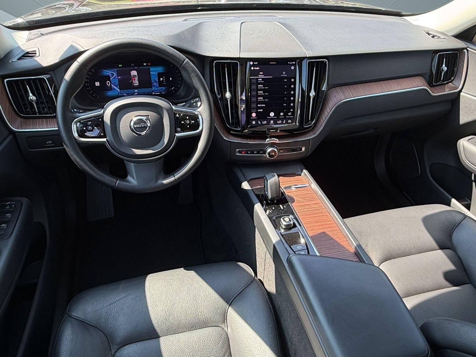 Certified 2024 Volvo XC60 B5 Plus w/ Protection Package Premier AWD/4WD image 17