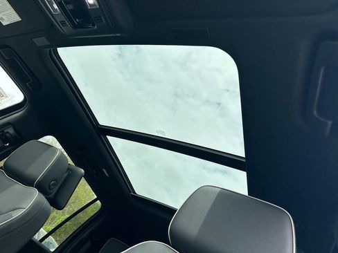 New 2026 GMC Yukon XL Elevation w/ Elevation Premium Package image 32