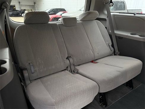 Used 2019 Toyota Sienna LE image 29