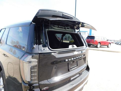 Used 2025 Chevrolet Suburban Premier image 25