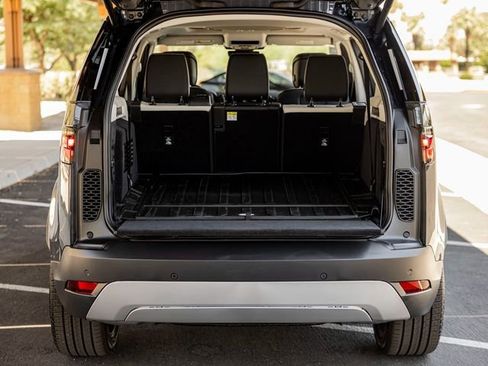 Used 2025 Land Rover Discovery S image 22