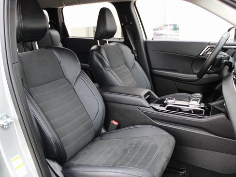 Used 2025 Mitsubishi Outlander SE image 28