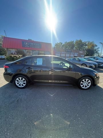 Used 2022 Toyota Corolla LE FWD image 4