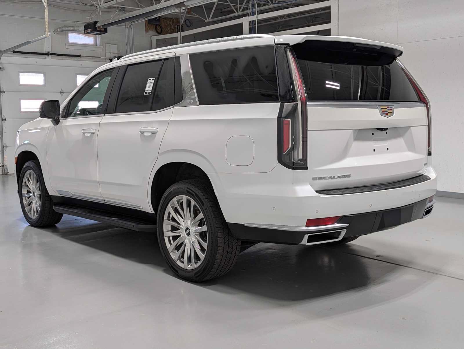 Used 2023 Cadillac Escalade Premium Luxury AWD/4WD image 10