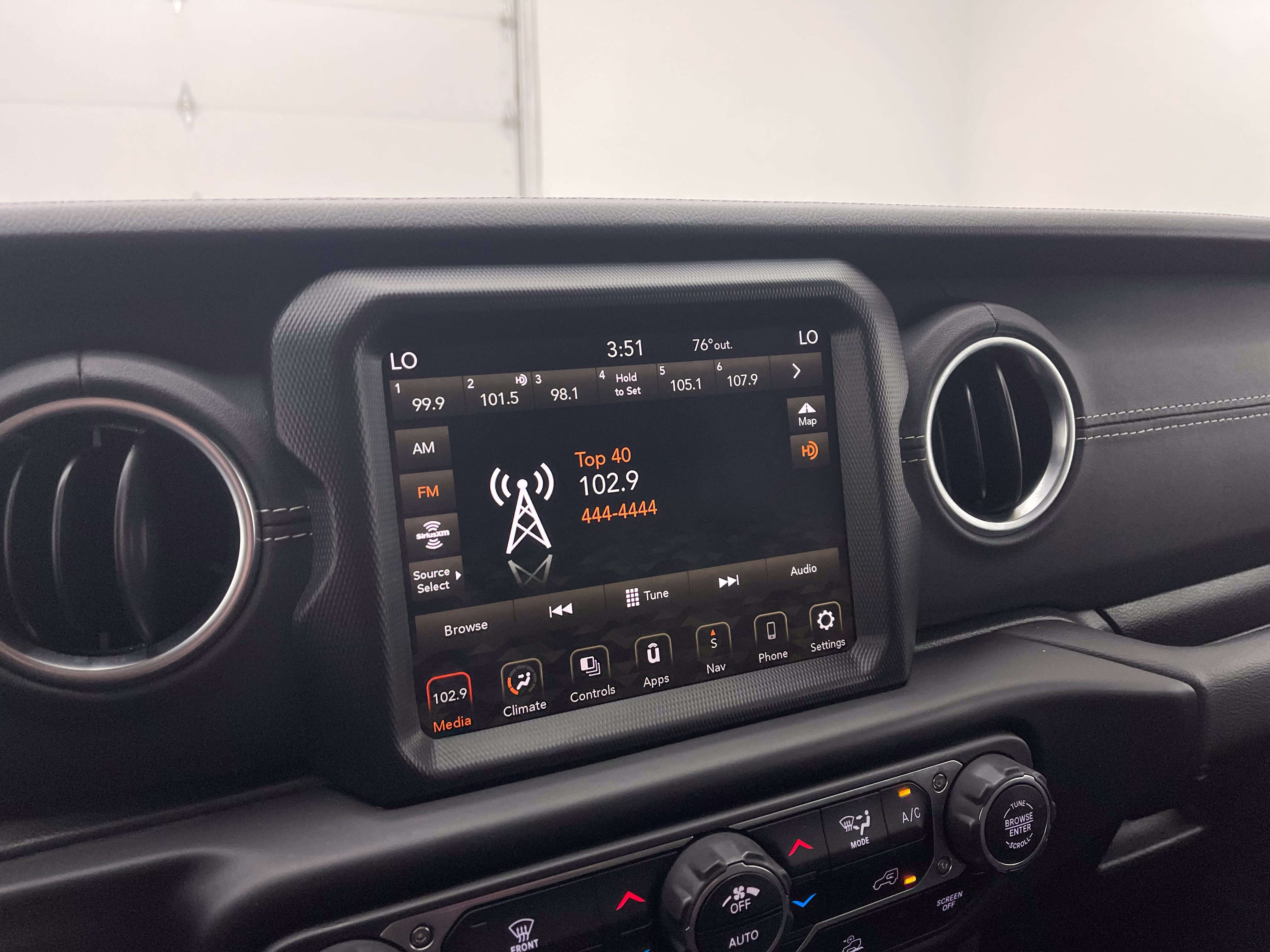 Used 2022 Jeep Wrangler Unlimited Sahara w/ LED Lighting Group AWD/4WD image 23