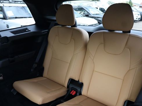 Used 2018 Volvo XC90 T6 Momentum w/ Convenience Package image 21