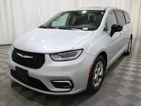 Used 2024 Chrysler Pacifica Limited image 39