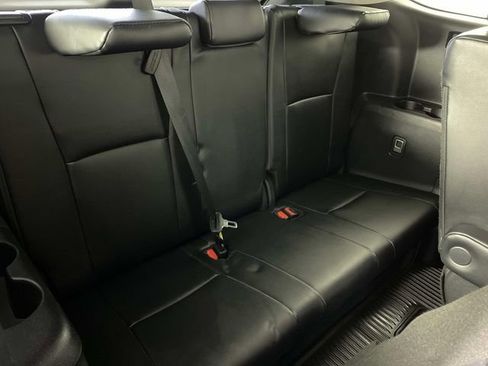 Used 2024 Toyota Highlander XLE AWD/4WD image 13