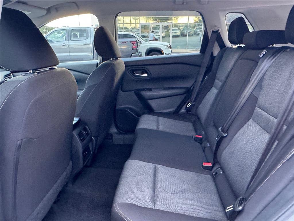 Certified 2025 Nissan Rogue SV FWD image 12