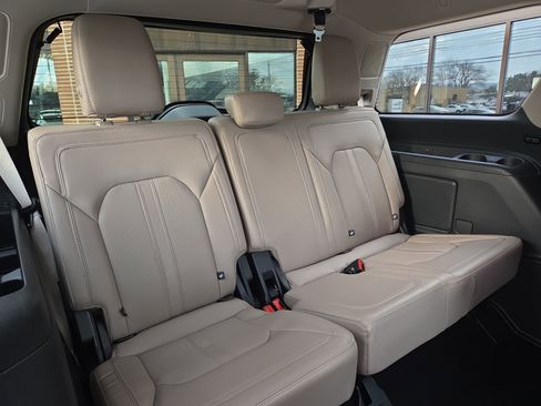 Used 2024 Ford Expedition Limited image 14