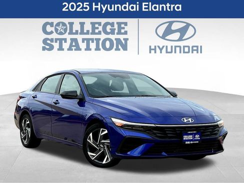 Used 2025 Hyundai Elantra Sport FWD image 3