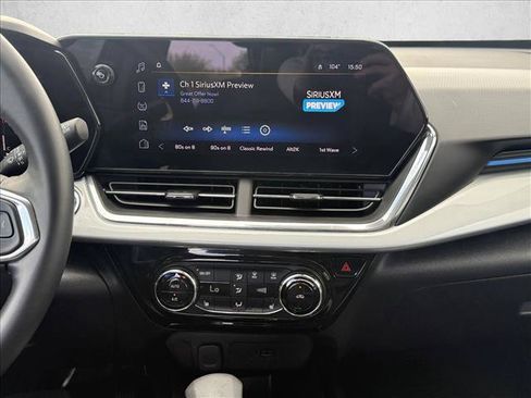 Used 2025 Chevrolet Trax LT w/ LT Convenience Package FWD image 17
