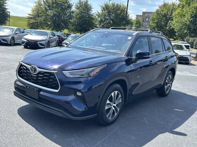 Used 2023 Toyota Highlander XLE FWD image 8