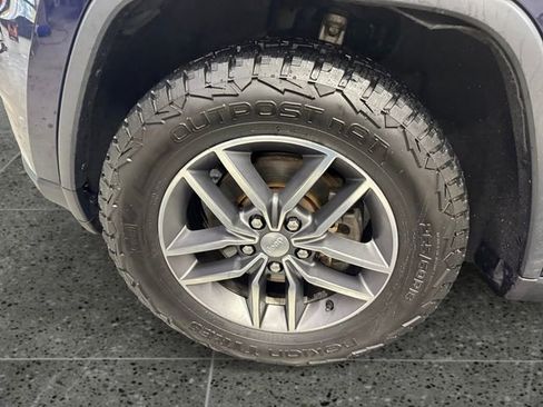 Used 2018 Jeep Grand Cherokee Limited image 26