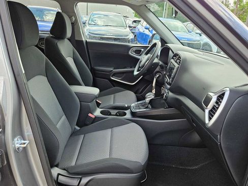 Used 2025 Kia Soul LX FWD image 18