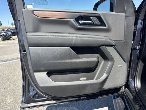 New 2026 GMC Yukon XL Denali w/ Denali Reserve Package RWD image 18
