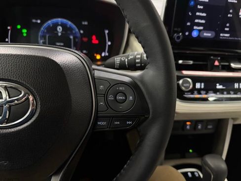 Used 2024 Toyota Corolla Cross XLE image 25