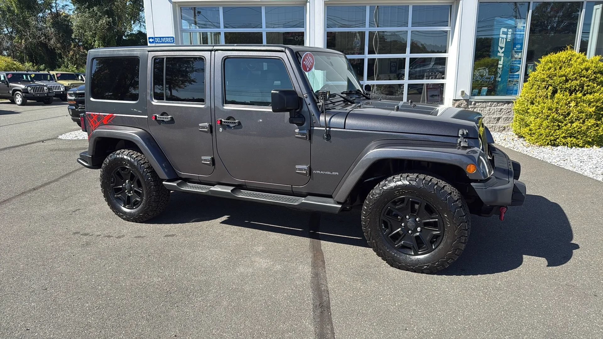 Used 2016 Jeep Wrangler Unlimited Sahara AWD/4WD image 11