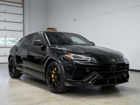 Used 2023 Lamborghini Urus Performante AWD/4WD image 3