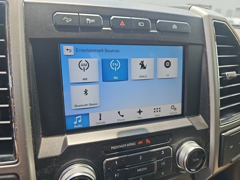 Used 2018 Ford F150 Lariat w/ Equipment Group 502A Luxury AWD/4WD image 22
