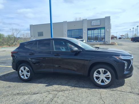 Certified 2024 Chevrolet Trax LS image 2