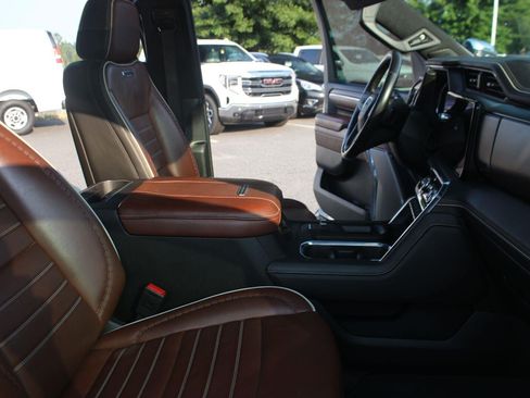 Used 2024 GMC Sierra 3500 Denali Ultimate AWD/4WD image 37