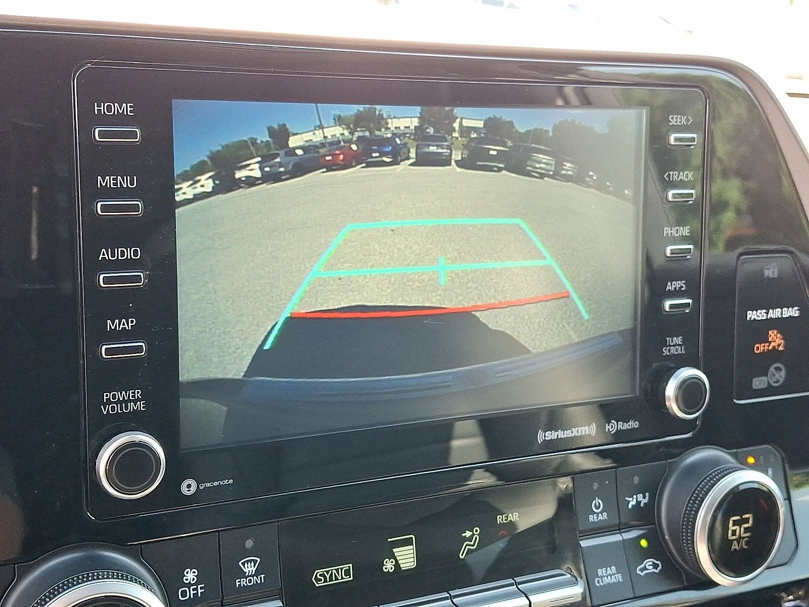 Used 2020 Toyota Highlander XLE AWD/4WD image 19
