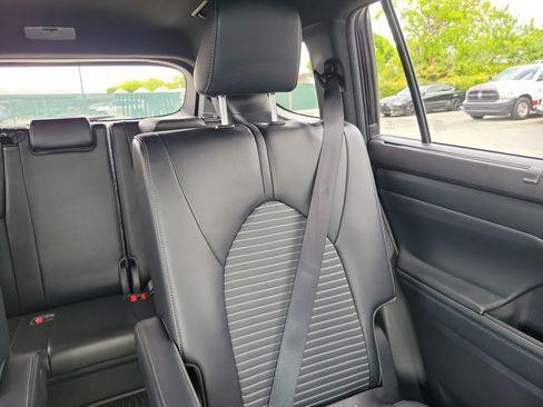 Used 2023 Toyota Highlander XSE FWD image 22