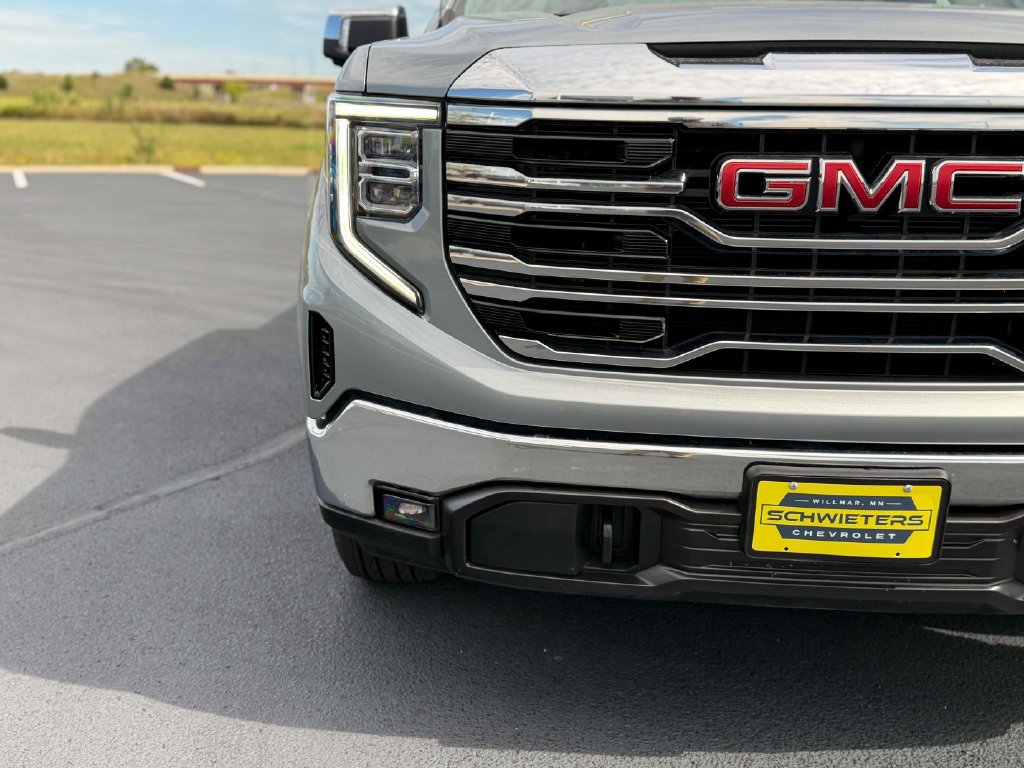 Used 2025 GMC Sierra 1500 SLT AWD/4WD image 4
