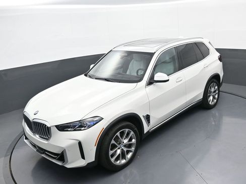 Used 2024 BMW X5 xDrive40i w/ Premium Package image 32