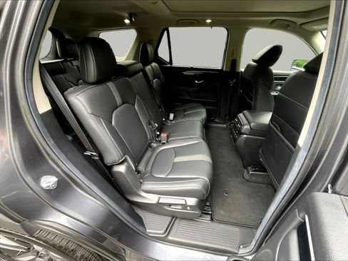 Used 2025 Honda Pilot Touring image 25