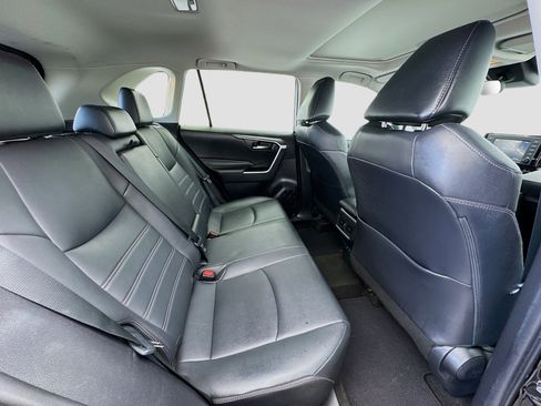 Used 2020 Toyota RAV4 XLE Premium image 19