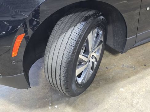 Used 2024 Chevrolet Equinox Premier AWD/4WD image 35