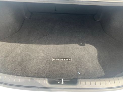 Certified 2025 Hyundai Elantra Limited FWD image 32