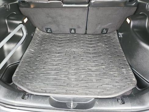 Used 2018 Jeep Cherokee Latitude Plus image 6