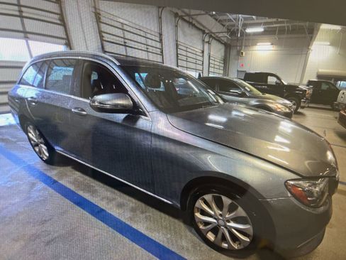 Used 2017 Mercedes-Benz E 400 E 400 image 4