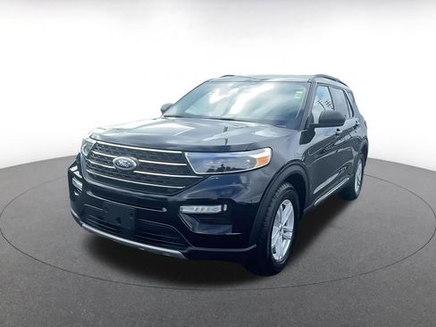 Used 2024 Ford Explorer XLT w/ Equipment Group 202A image 7