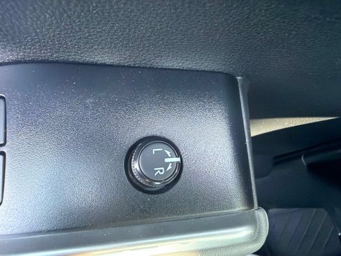 Used 2021 Toyota Highlander XLE AWD/4WD image 44