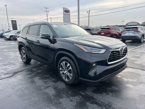 Used 2024 Toyota Highlander XLE image 24