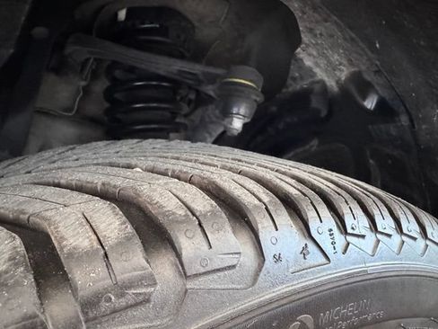 Used 2019 Chrysler 300 Limited RWD image 25